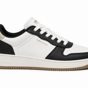 Sneakers blanches pour homme avec empiècements noirs.